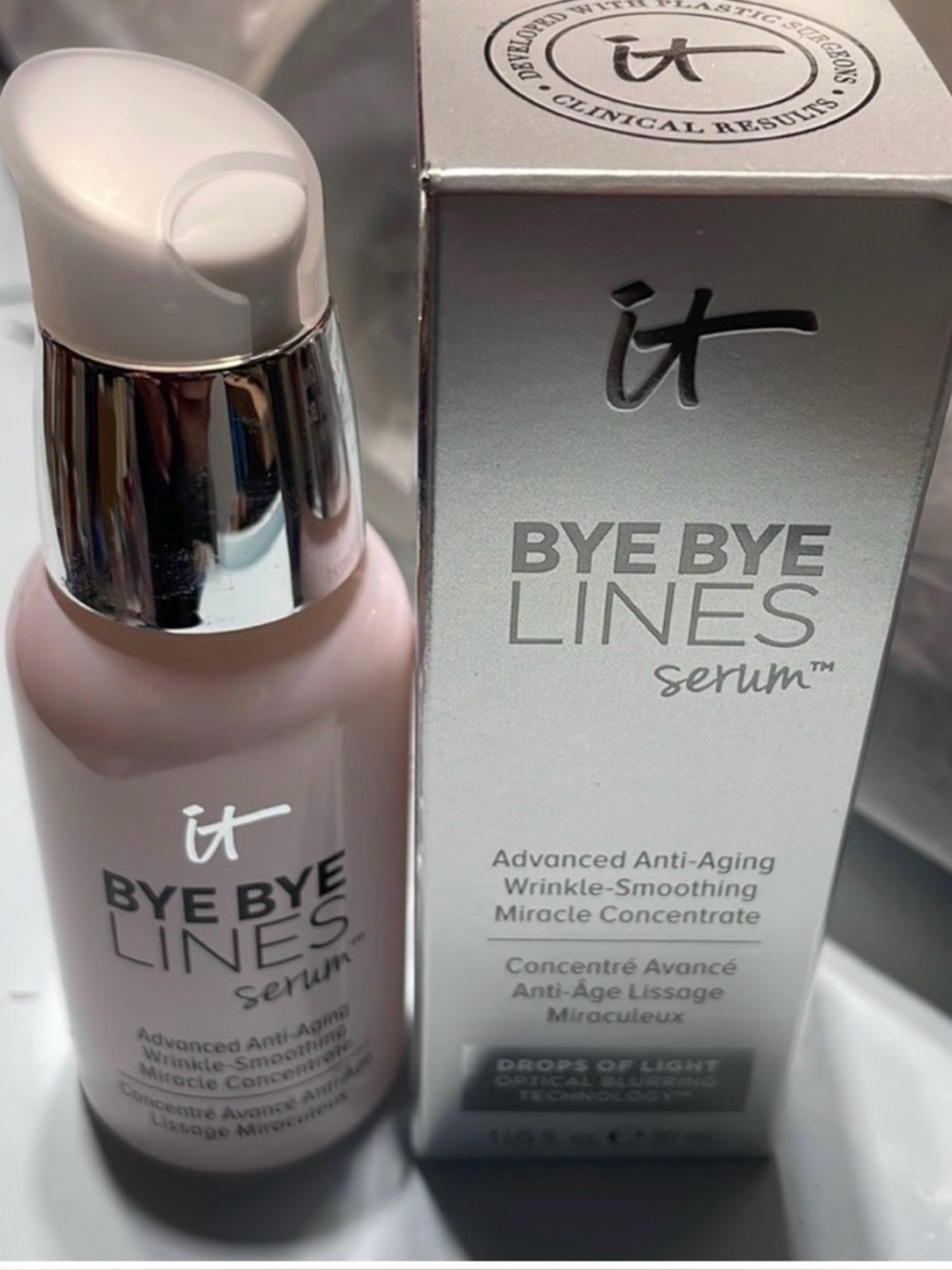 it cosmetics Bye Bye Lines Serum - Pink and Silver Packaging
